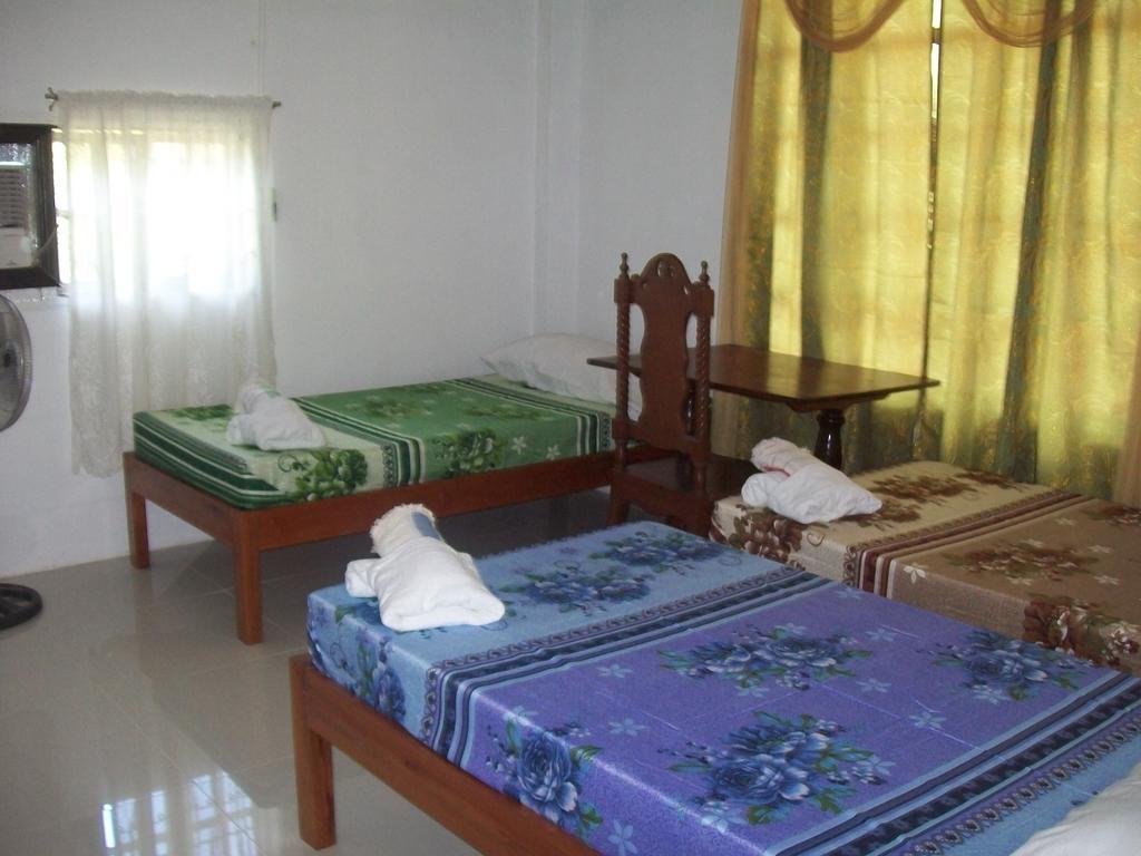 Charm Guest House Puerto Princesa Room photo